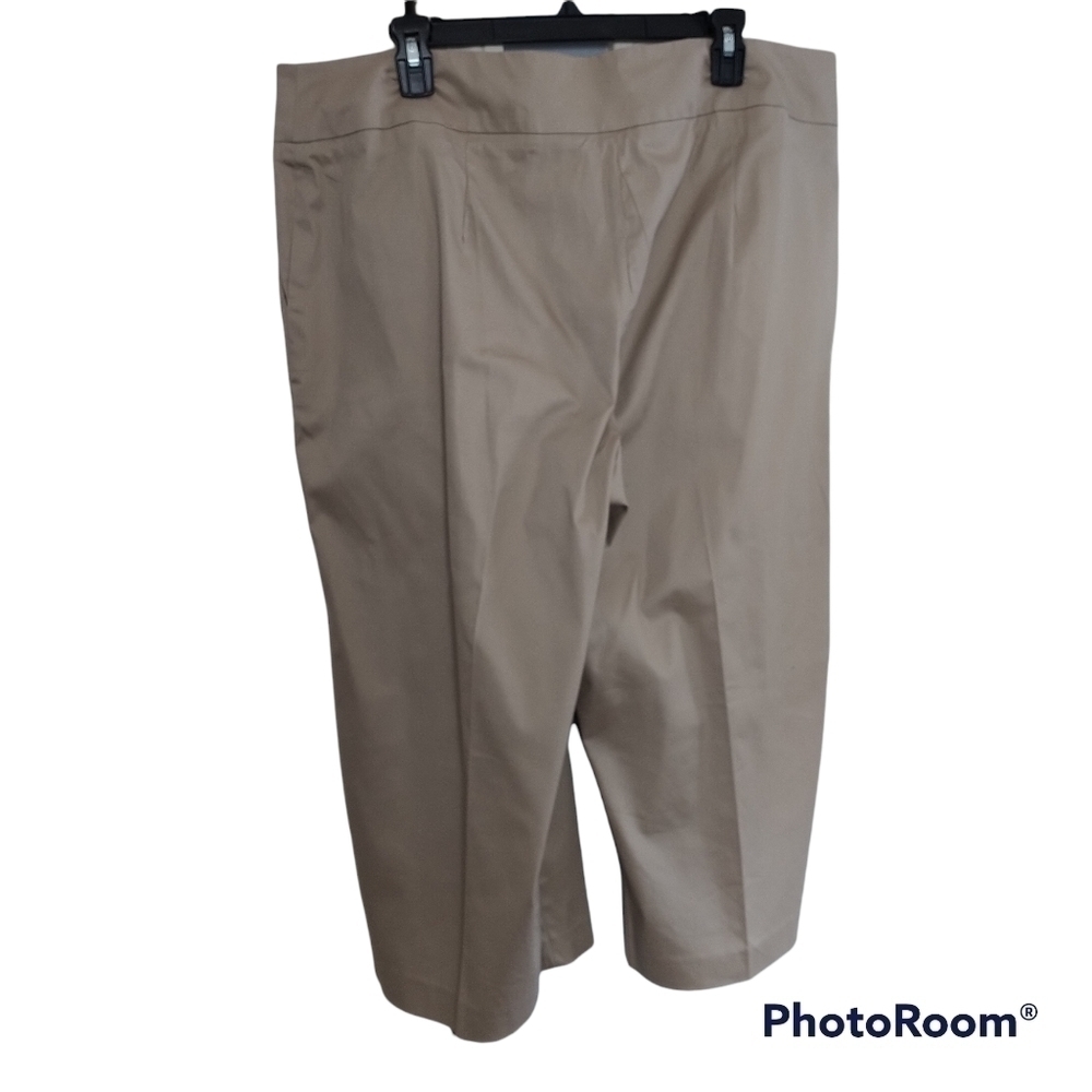 Darjoni Woman Zip Front Tan Crop/Capri/Shorts Pants Sz 18W